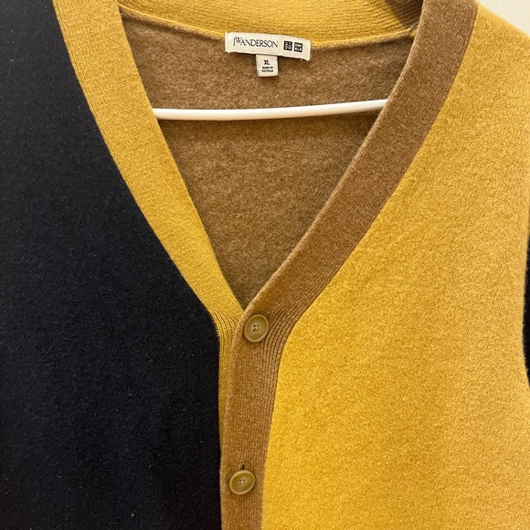 Uniqlo x J.W. Anderson Two-Tone Cardigan - Picture 2 of 4